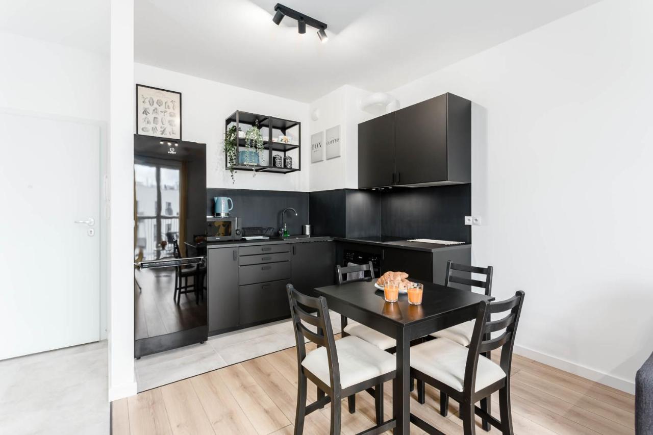 Chill Apartments Warsaw Airport Bagian luar foto