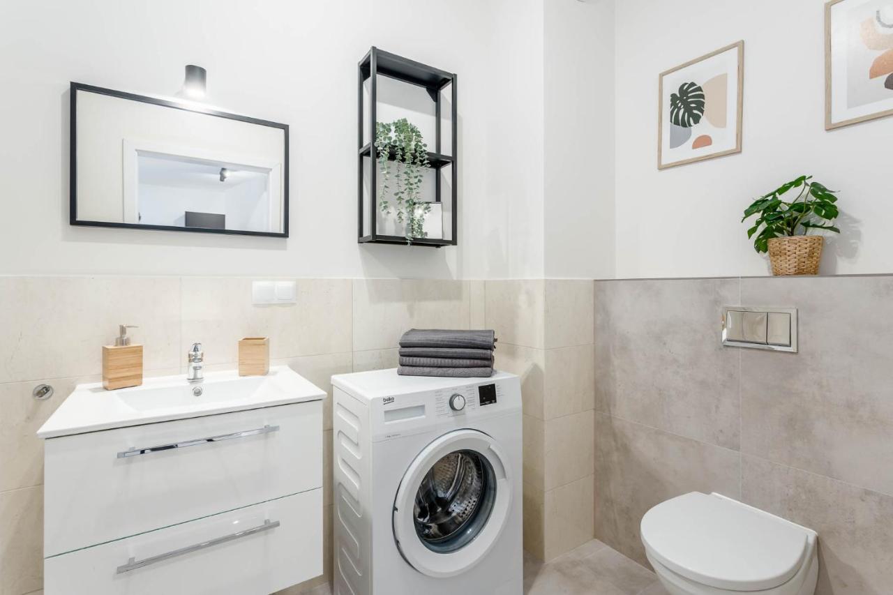 Chill Apartments Warsaw Airport Bagian luar foto