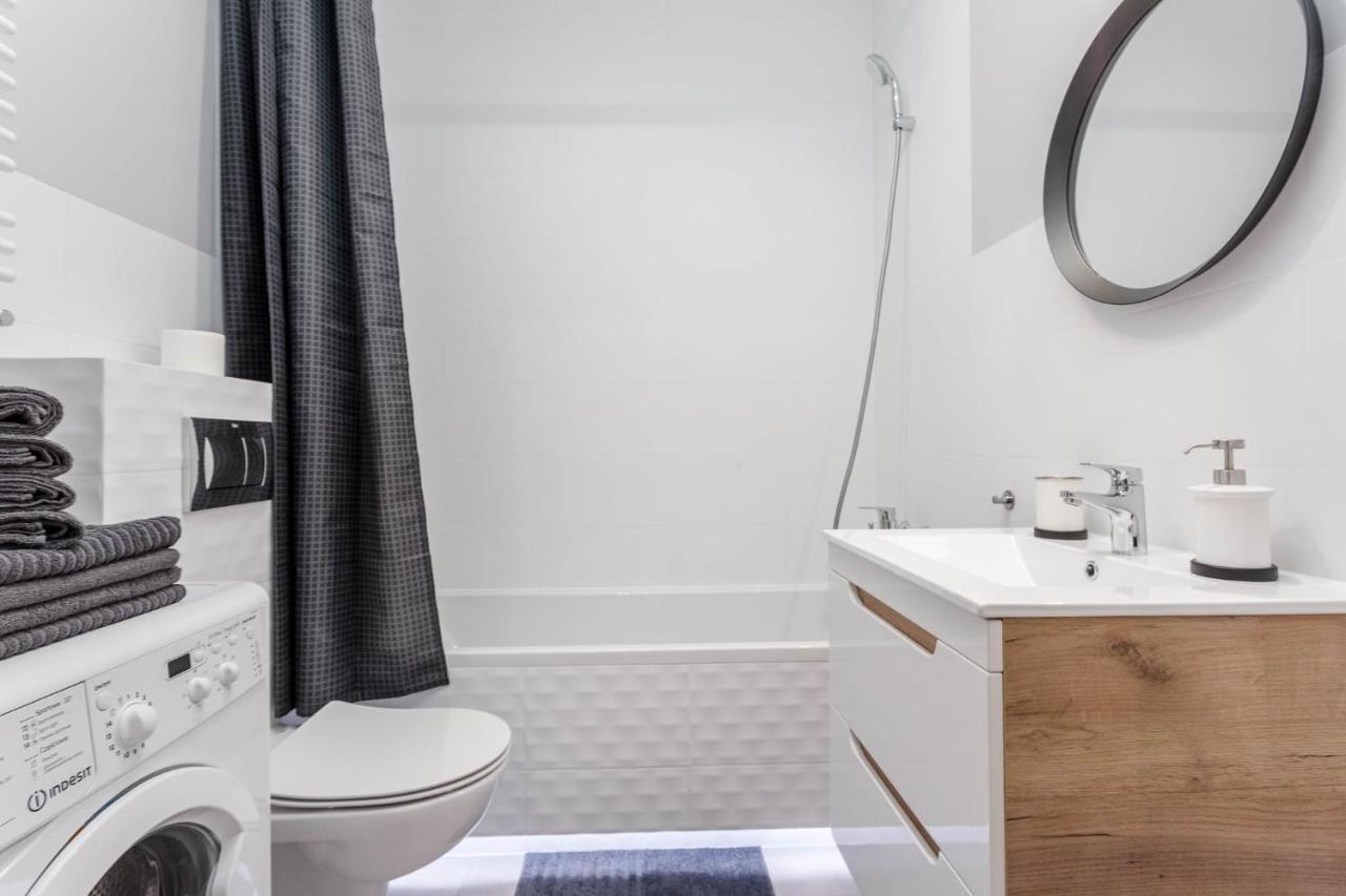 Chill Apartments Warsaw Airport Bagian luar foto