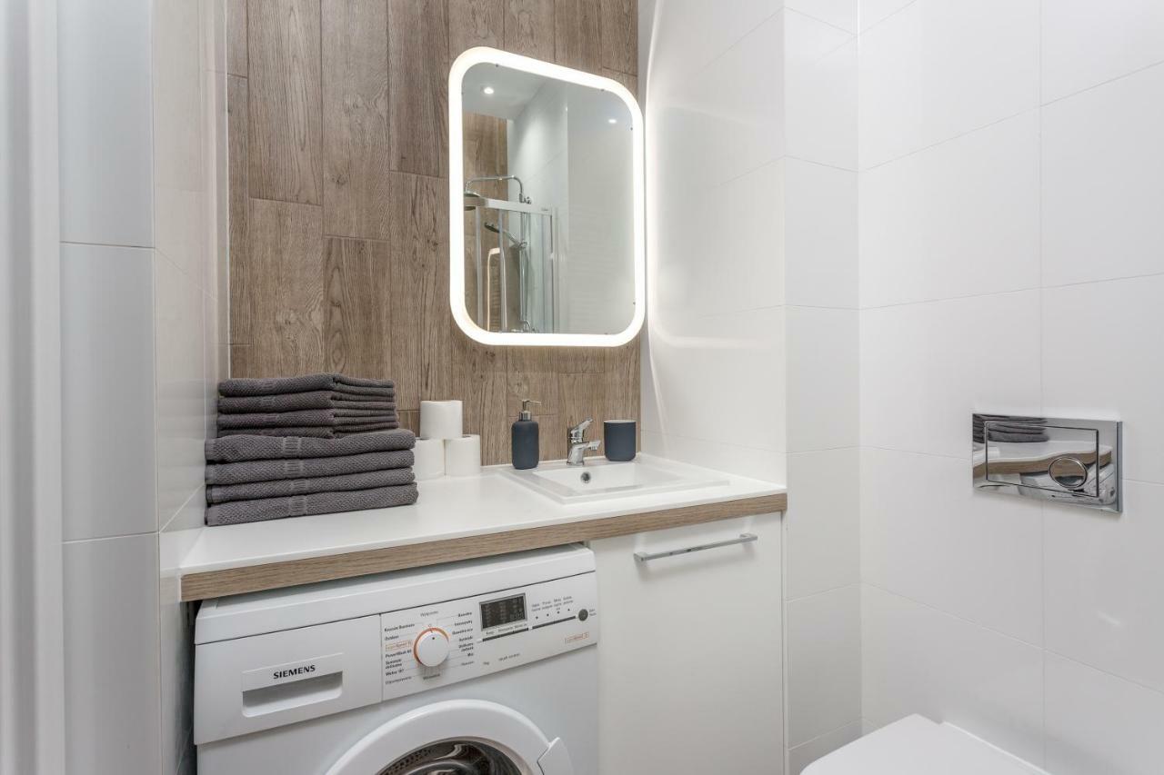 Chill Apartments Warsaw Airport Bagian luar foto